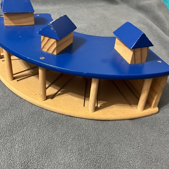 Thomas The Train Wooden Railway Shed Roundhouse Station - Picture 4 of 6